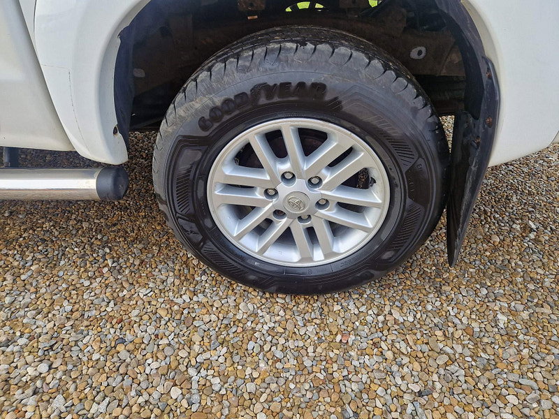 Toyota Hilux 3.0 D-4D Invincible Auto 4WD Euro 5 4dr 4dr Automatic 2026