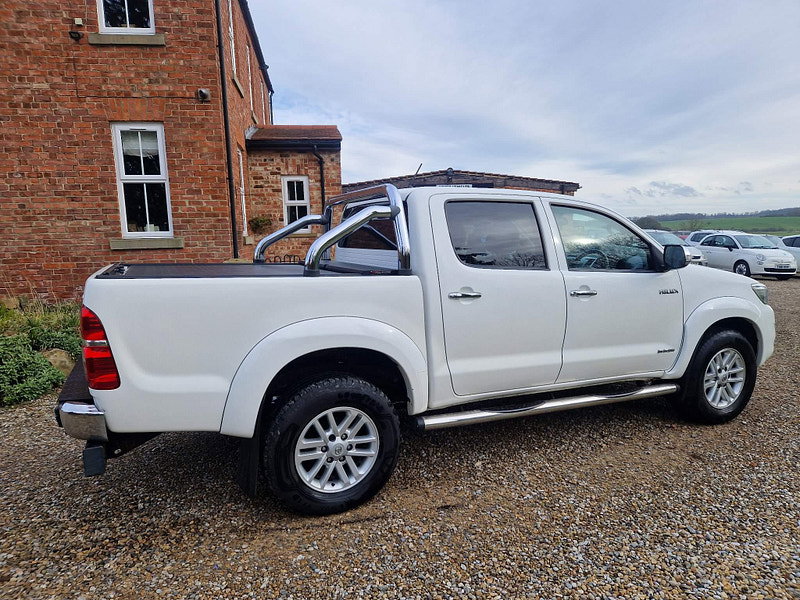 Toyota Hilux 3.0 D-4D Invincible Auto 4WD Euro 5 4dr 4dr Automatic 2026