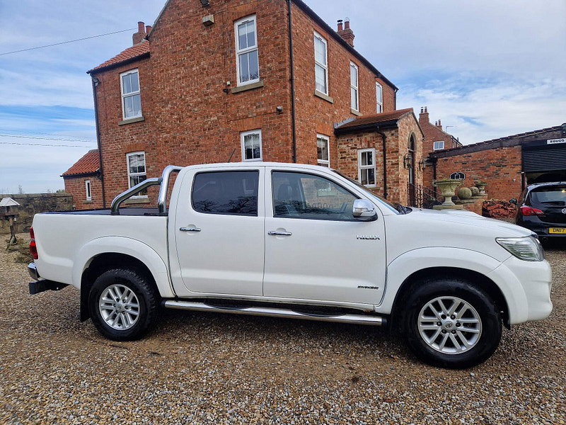 Toyota Hilux 3.0 D-4D Invincible Auto 4WD Euro 5 4dr 4dr Automatic 2026