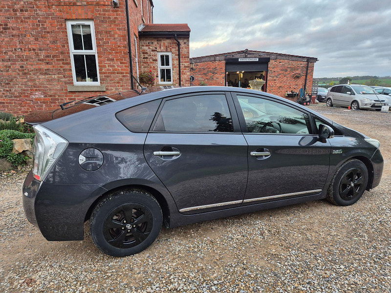 Toyota Prius 1.8 VVT-h CVT Euro 5 (s/s) 5dr 5dr Automatic 2025