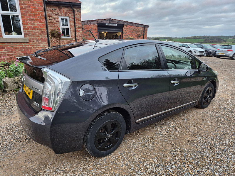 Toyota Prius 1.8 VVT-h CVT Euro 5 (s/s) 5dr 5dr Automatic 2025
