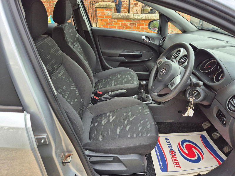 Vauxhall Corsa 1.4 16V Design Euro 5 5dr (A/C) 5dr Manual 2025