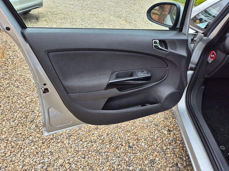 Vauxhall Corsa 1.4 16V Design Euro 5 5dr (A/C) 5dr Manual 2025