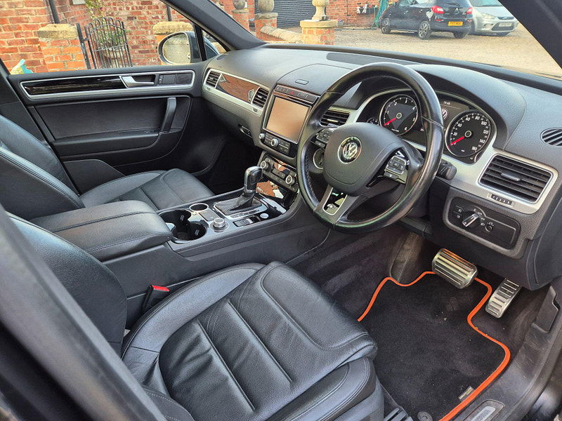 Volkswagen Touareg 3.0 TDI V6 R-Line Plus Tiptronic 4WD Euro 6 (s/s) 5dr 5dr Automatic 2025