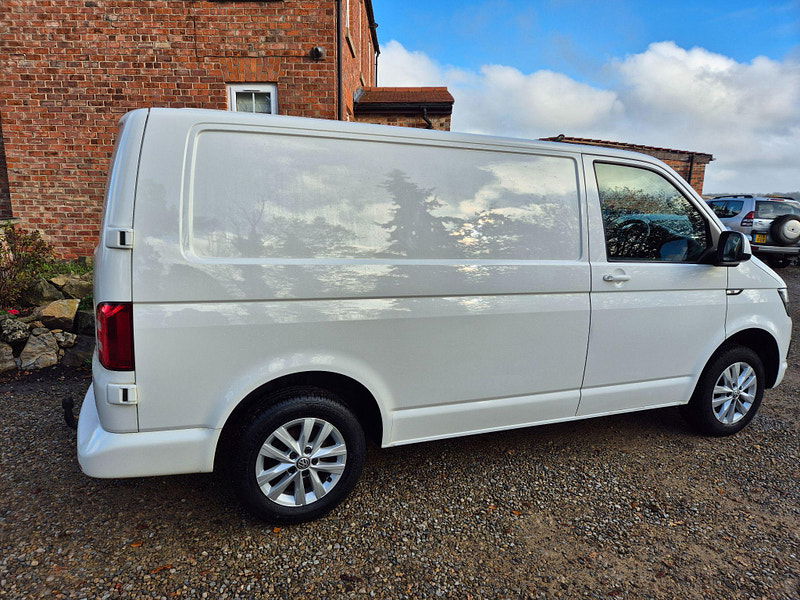 Volkswagen Transporter 2.0 TDI T28 BlueMotion Tech Highline FWD SWB Euro 6 (s/s) 5dr 5dr Manual 2024