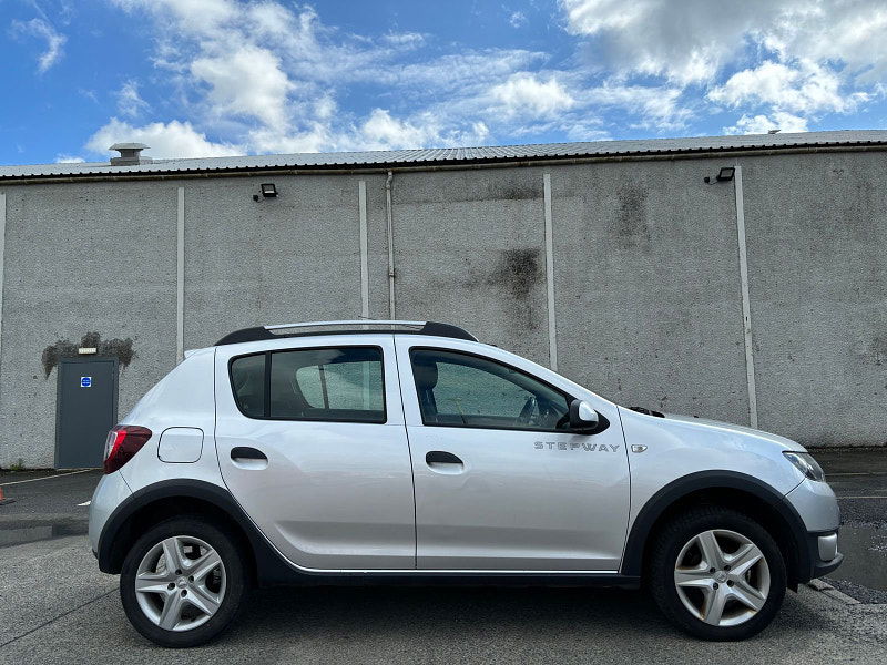 Dacia Sandero 1.5L STEPWAY LAUREATE DCI Hatchback 5dr Diesel Manual Euro 5 (90 bhp) 5dr Manual 2025