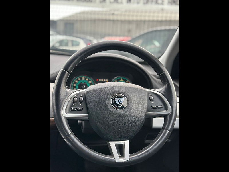 Jaguar XF 2.2L D LUXURY Saloon 4dr Diesel Automatic Euro 5 (163 bhp) 4dr Automatic 2025