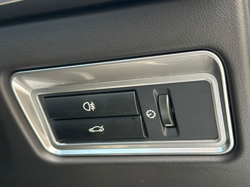 Jaguar XF 2.2L D LUXURY Saloon 4dr Diesel Automatic Euro 5 (163 bhp) 4dr Automatic 2025