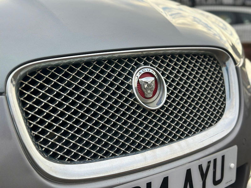 Jaguar XF 2.2L D LUXURY Saloon 4dr Diesel Automatic Euro 5 (163 bhp) 4dr Automatic 2025