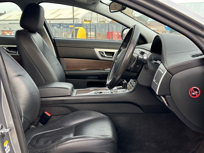 Jaguar XF 2.2L D LUXURY Saloon 4dr Diesel Automatic Euro 5 (163 bhp) 4dr Automatic 2025