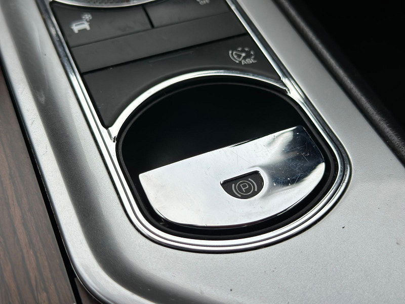 Jaguar XF 2.2L D LUXURY Saloon 4dr Diesel Automatic Euro 5 (163 bhp) 4dr Automatic 2025