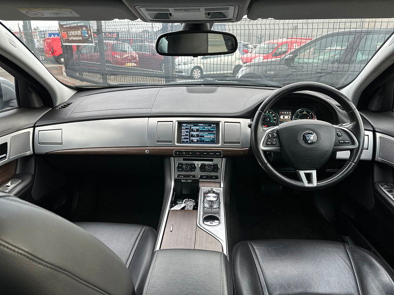Jaguar XF 2.2L D LUXURY Saloon 4dr Diesel Automatic Euro 5 (163 bhp) 4dr Automatic 2025
