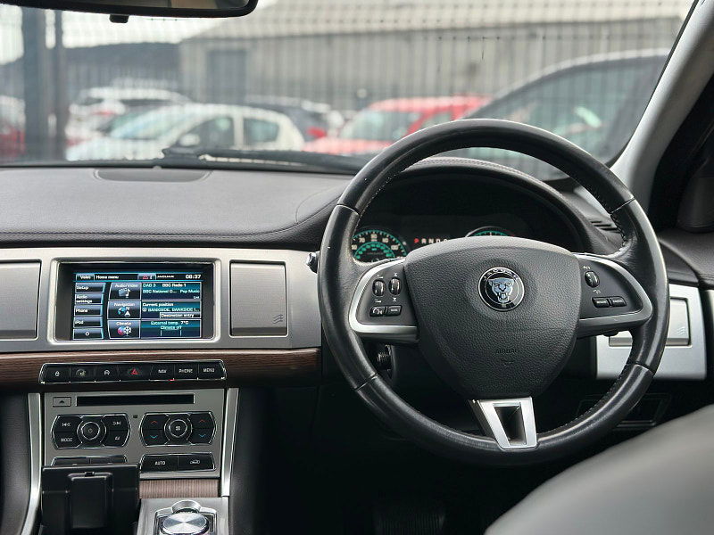 Jaguar XF 2.2L D LUXURY Saloon 4dr Diesel Automatic Euro 5 (163 bhp) 4dr Automatic 2025