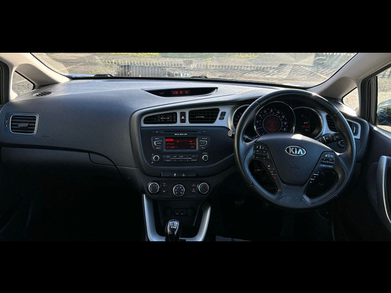 Kia Ceed 1.6L CRDI 2 ECODYNAMICS Hatchback 5dr Diesel Manual Euro 5 (126 bhp) 5dr Manual 2024