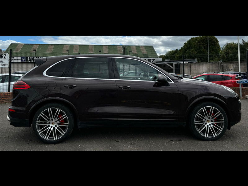 Porsche Cayenne 3.0L D V6 TIPTRONIC S SUV 5dr Diesel Automatic Euro 6 (262 bhp) 5dr Automatic 2024