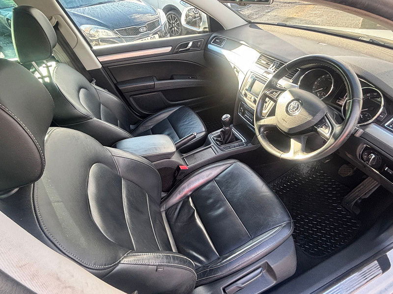 Skoda Superb 2.0 TDI Black Edition Estate 5dr Diesel Manual Euro 5 (s/s) (140 ps) 5dr Manual 2025