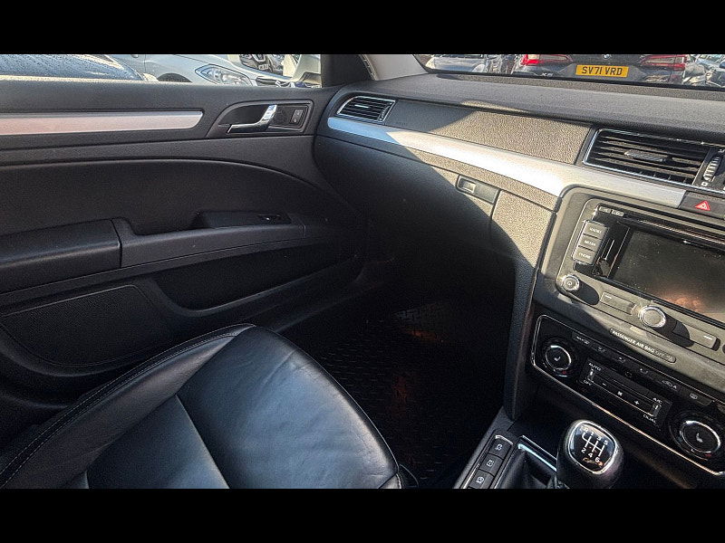 Skoda Superb 2.0 TDI Black Edition Estate 5dr Diesel Manual Euro 5 (s/s) (140 ps) 5dr Manual 2025