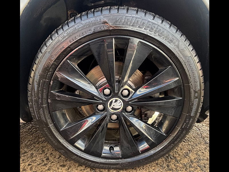 Skoda Superb 2.0 TDI Black Edition Estate 5dr Diesel Manual Euro 5 (s/s) (140 ps) 5dr Manual 2025