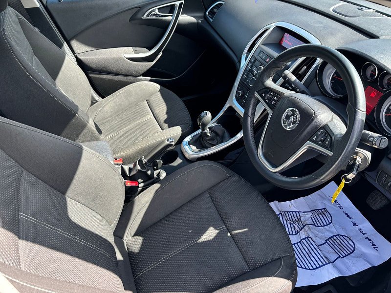 Vauxhall Astra 1.4L SRI Hatchback 5dr Petrol Manual Euro 5 (98 bhp) 5dr Manual 2024