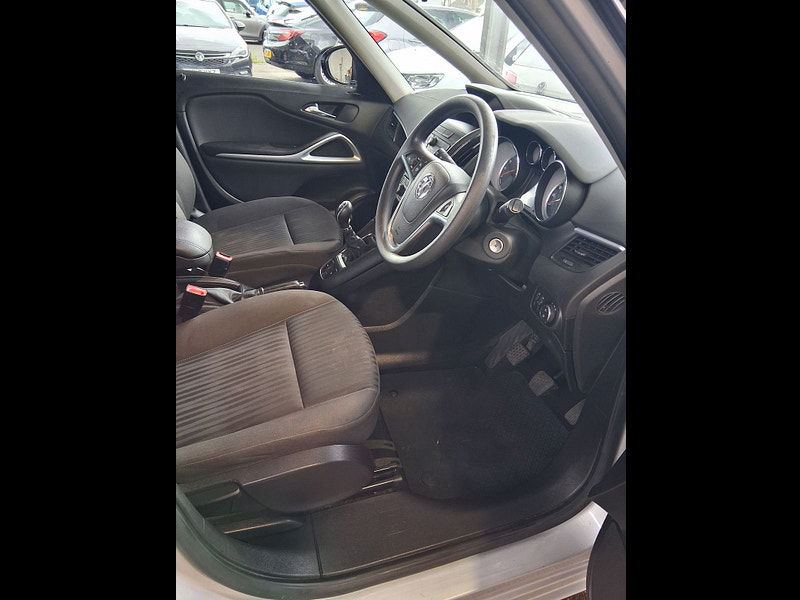 Vauxhall Zafira Tourer 1.8 16V Tech Line MPV 5dr Petrol Manual Euro 5 (140 ps) 5dr Manual 2025