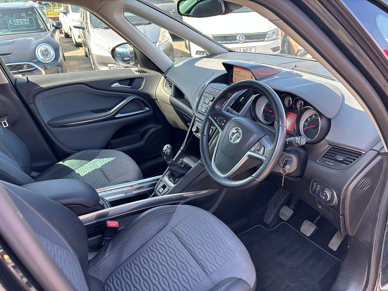 Vauxhall Zafira Tourer 2.0L SE CDTi MPV 5dr Diesel Manual Euro 5 (162 bhp) 5dr Manual 2025