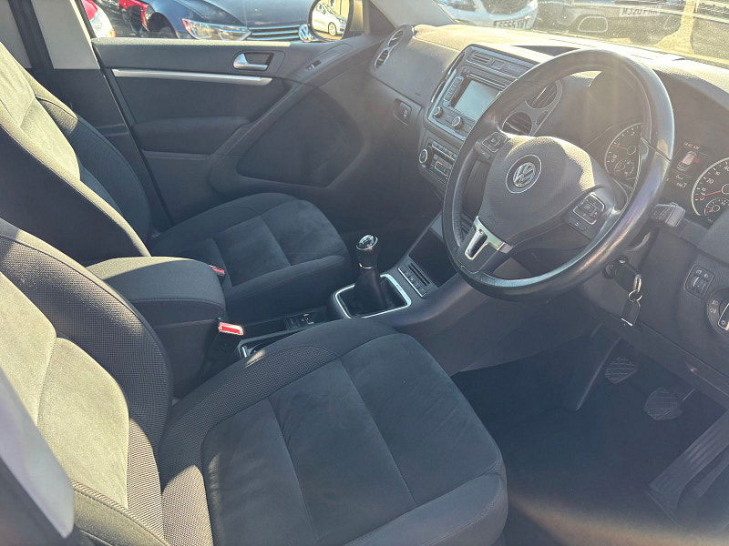Volkswagen Tiguan 2.0 TDI BlueMotion Tech Match SUV 5dr Diesel Manual 4WD Euro 5 (s/s) (140 ps) 5dr Manual 2025