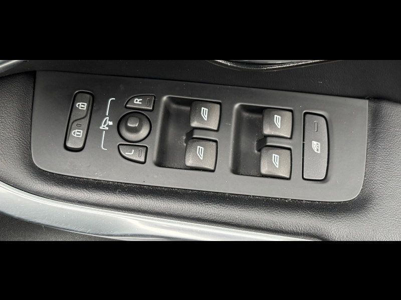 Volvo V40 2.0 T3 R-Design Nav Plus Hatchback 5dr Petrol Manual Euro 6 (s/s) (152 ps) 5dr Manual 2026