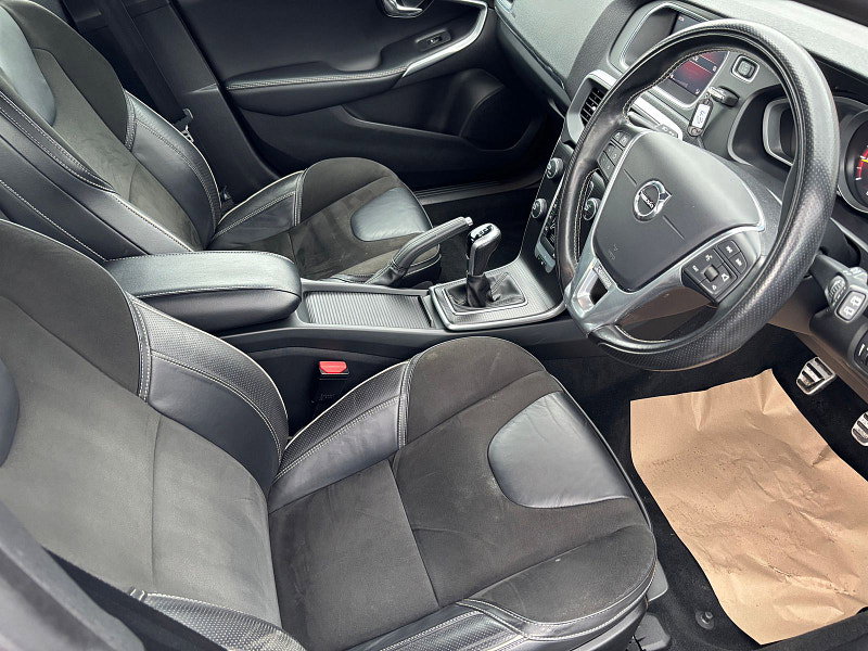 Volvo V40 2.0 T3 R-Design Nav Plus Hatchback 5dr Petrol Manual Euro 6 (s/s) (152 ps) 5dr Manual 2026