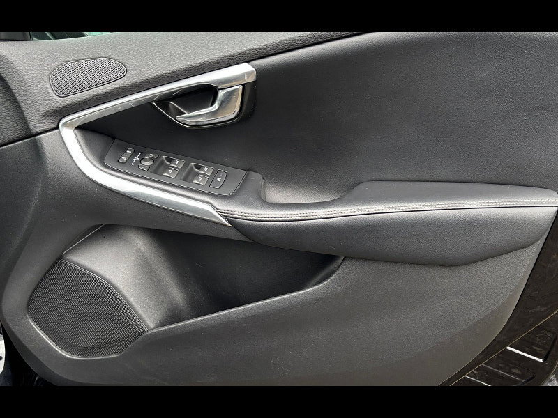 Volvo V40 2.0 T3 R-Design Nav Plus Hatchback 5dr Petrol Manual Euro 6 (s/s) (152 ps) 5dr Manual 2026
