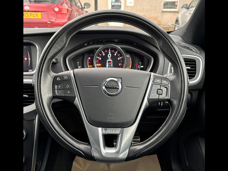Volvo V40 2.0 T3 R-Design Nav Plus Hatchback 5dr Petrol Manual Euro 6 (s/s) (152 ps) 5dr Manual 2026