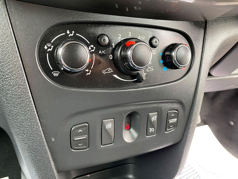 Dacia Sandero Stepway 0.9 TCe Laureate Euro 6 (s/s) 5dr 5dr Manual 2016
