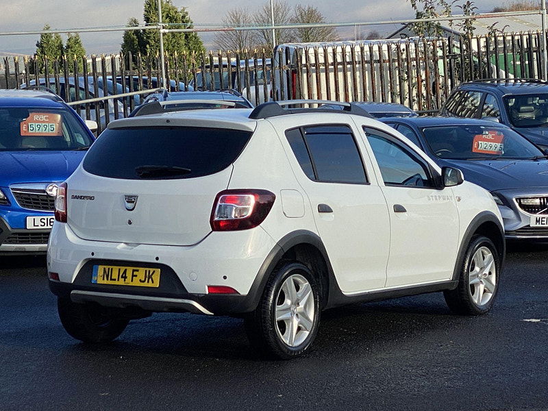 Dacia Sandero Stepway 1.5 dCi Laureate Euro 5 5dr 5dr Manual 2014