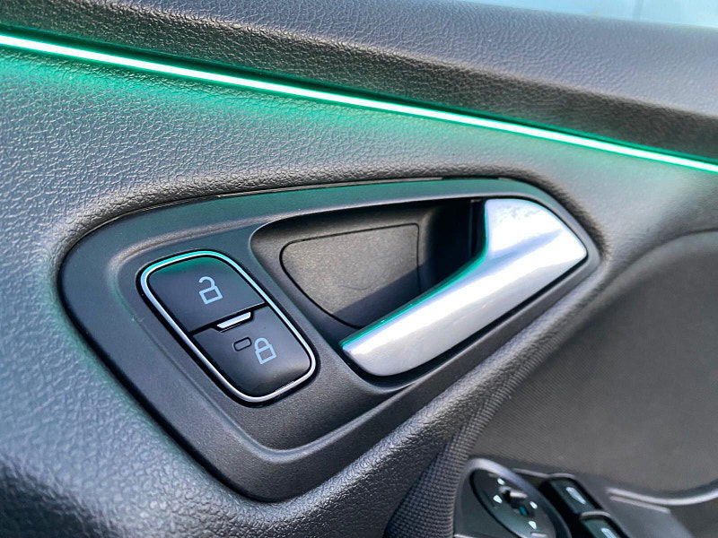 Ford Focus 1.0T EcoBoost ST-Line Auto Euro 6 (s/s) 5dr 5dr Automatic 2017