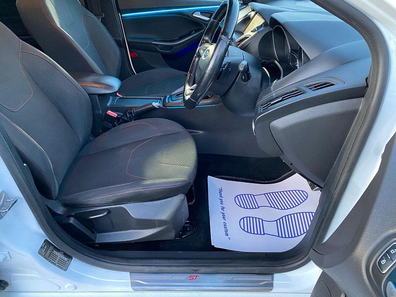 Ford Focus 1.0T EcoBoost ST-Line Auto Euro 6 (s/s) 5dr 5dr Automatic 2017