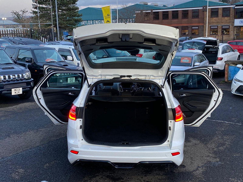 Ford Focus 1.0T EcoBoost ST-Line Auto Euro 6 (s/s) 5dr 5dr Automatic 2017