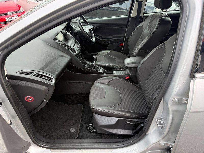 Ford Focus 1.0T EcoBoost Titanium X Euro 6 (s/s) 5dr 5dr Manual 2015