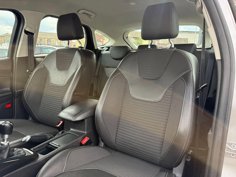 Ford Focus 1.0T EcoBoost Titanium X Euro 6 (s/s) 5dr 5dr Manual 2015