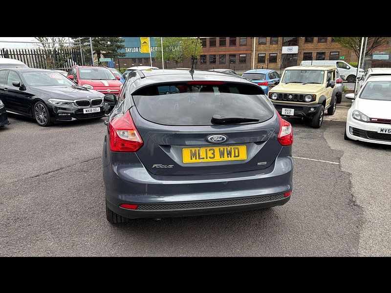 Ford Focus 1.0T EcoBoost Zetec Euro 5 (s/s) 5dr 5dr Manual 2013