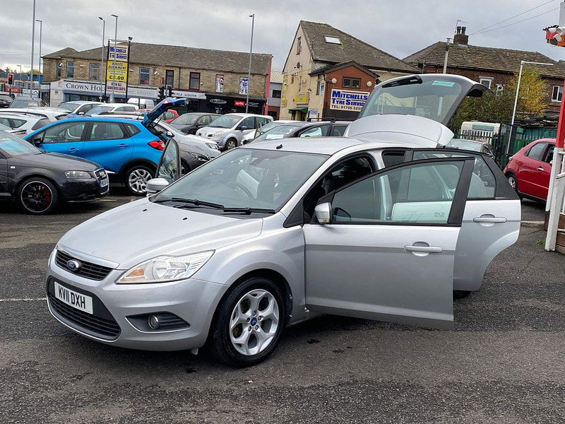 Ford Focus 1.6 Sport Auto 5dr 5dr Automatic 2011