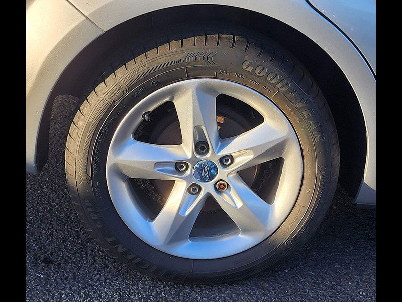 Ford Focus 1.6 Zetec 5dr 5dr Automatic 2010