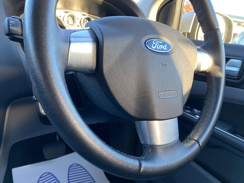 Ford Focus 1.6 Zetec 5dr 5dr Automatic 2010