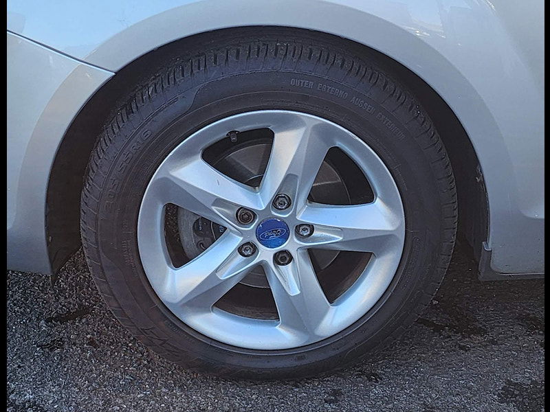 Ford Focus 1.6 Zetec 5dr 5dr Automatic 2010