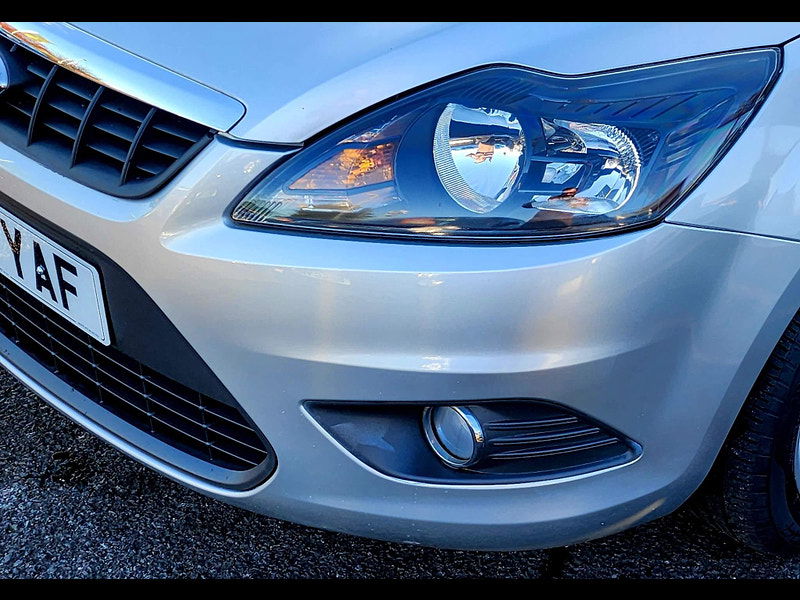 Ford Focus 1.6 Zetec 5dr 5dr Automatic 2010