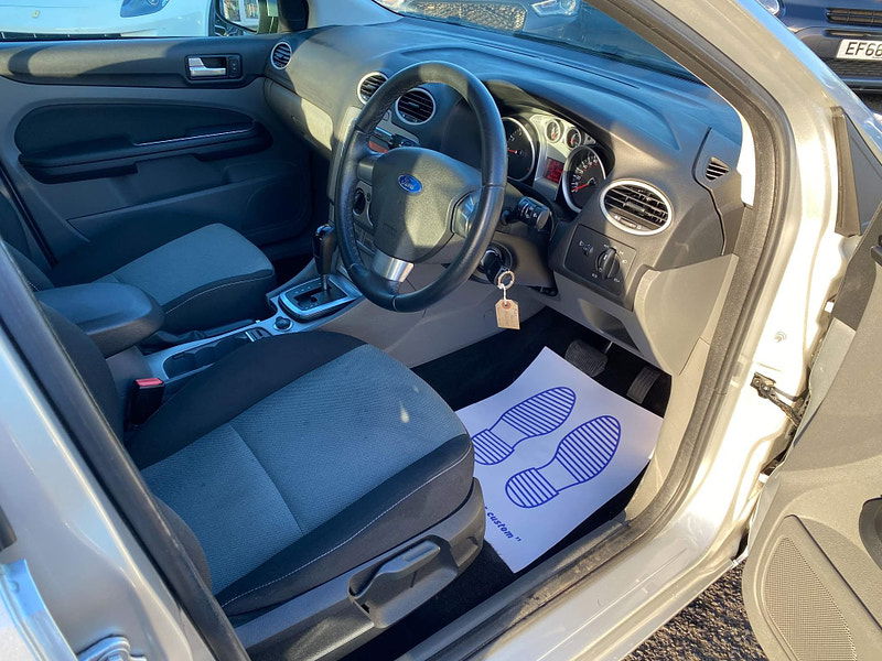 Ford Focus 1.6 Zetec 5dr 5dr Automatic 2010