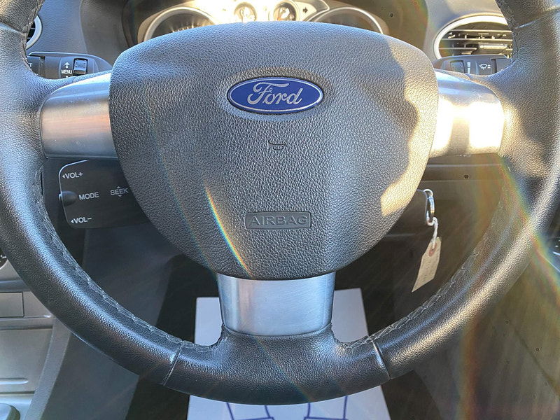 Ford Focus 1.6 Zetec 5dr 5dr Automatic 2010