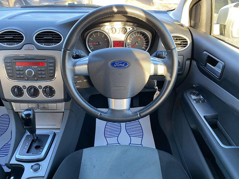 Ford Focus 1.6 Zetec 5dr 5dr Automatic 2010