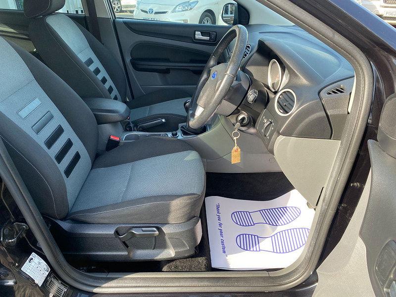 Ford Focus 1.6 Zetec 5dr 5dr Manual 2009