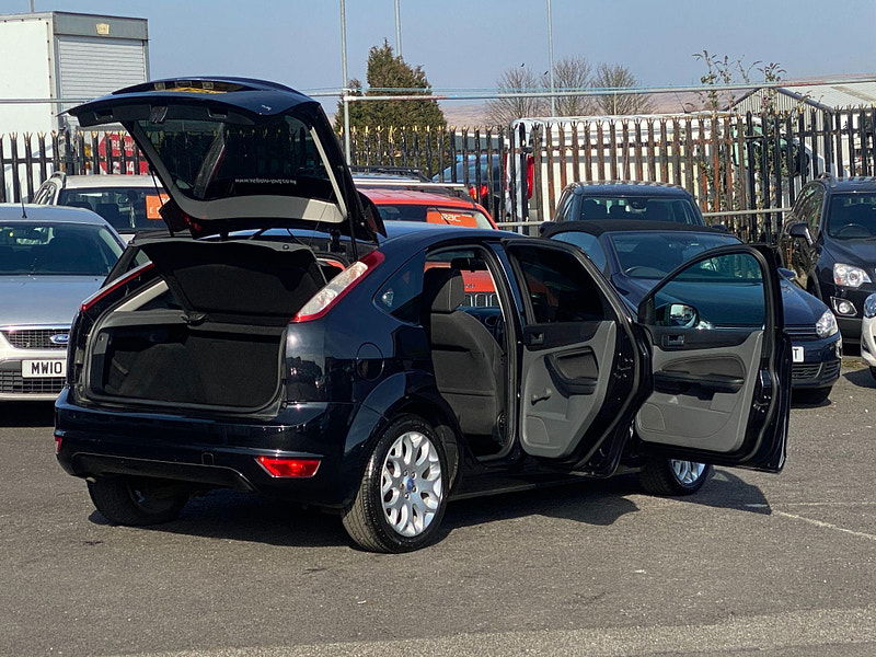Ford Focus 1.6 Zetec 5dr 5dr Manual 2009