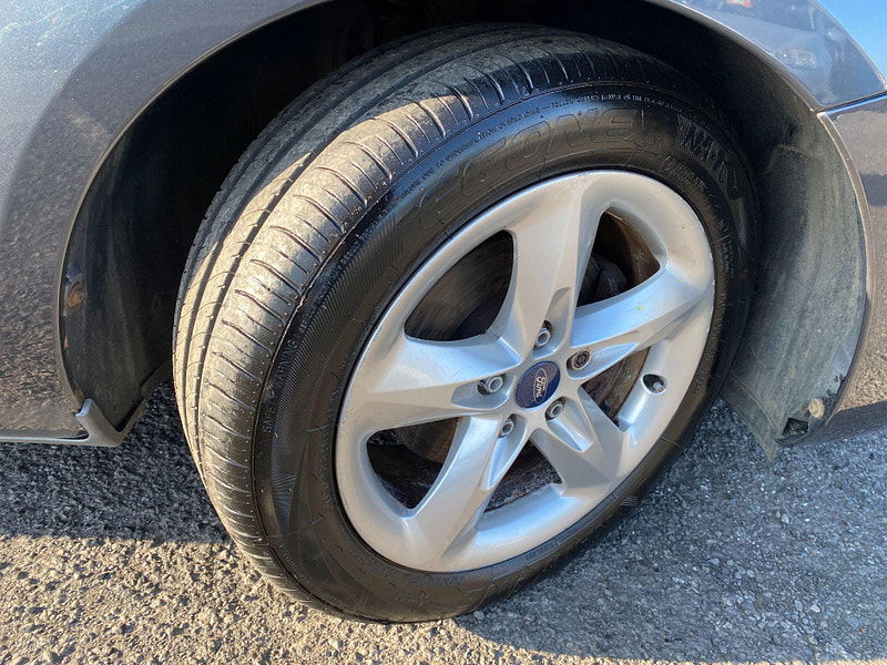 Ford Focus 1.6 Zetec 5dr 5dr Manual 2009