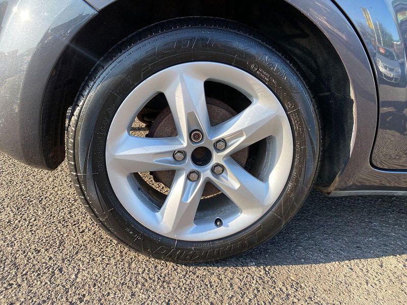 Ford Focus 1.6 Zetec 5dr 5dr Manual 2009